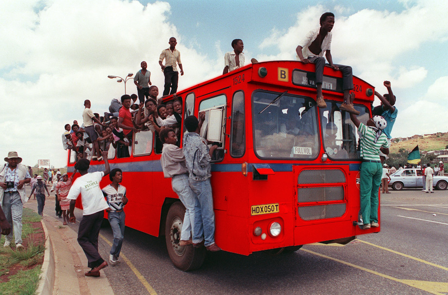 Afrikaans for Red Bus